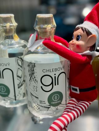 Hledáte originální dárek, který potěší i překvapí?🎄 Chlebový gin Tradice je důkazem toho, že poctivé řemeslo patří nejen...